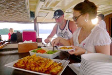ทัวร์เรือสำเภา June Bahtra (เหมาลำ)