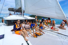 ทัวร์เกาะไม้ท่อน (เรือยอร์ช)